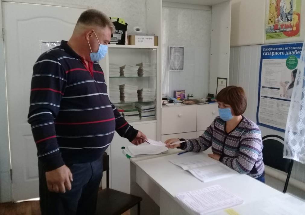 Проголосовал с телефона фото. Вологда голосует фото. Фото с голосования на выборах Нижний Тагил.